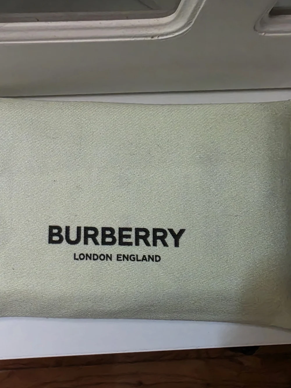 Burberry Sandon card case with coa & dustbag
